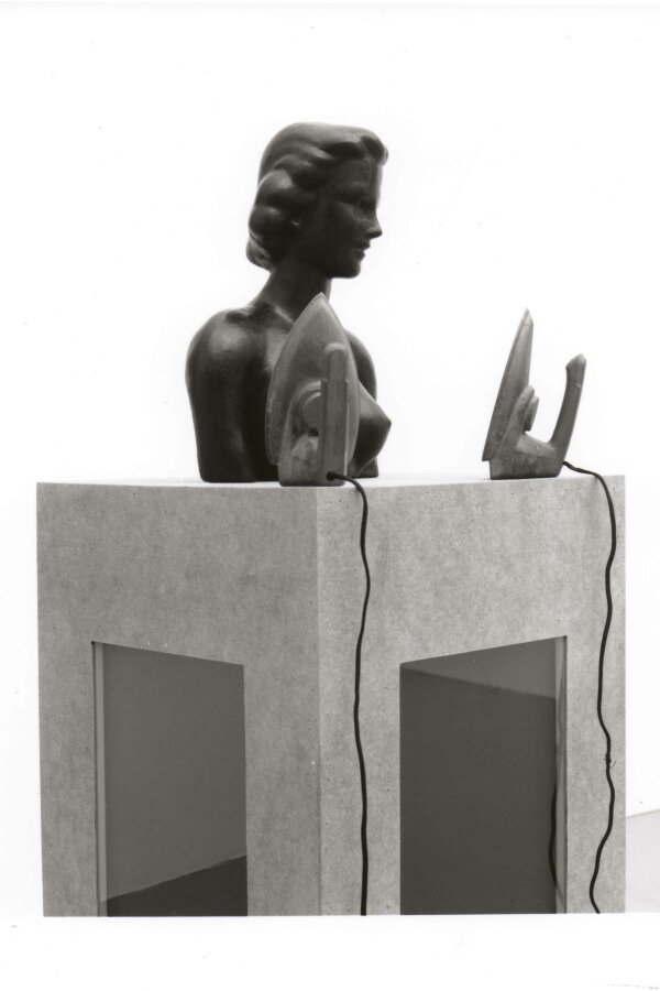 Rosemarie Trockel, Sannlungsblocke, Stiftung Frohlich, 23.1.–13.4.1996; foto: Quirin Leppert; dílo nebylo vystaveno